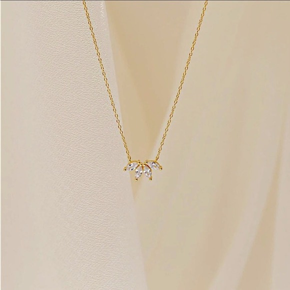 Gold Leaf Flower Zircon Necklace - Picture 7 of 7